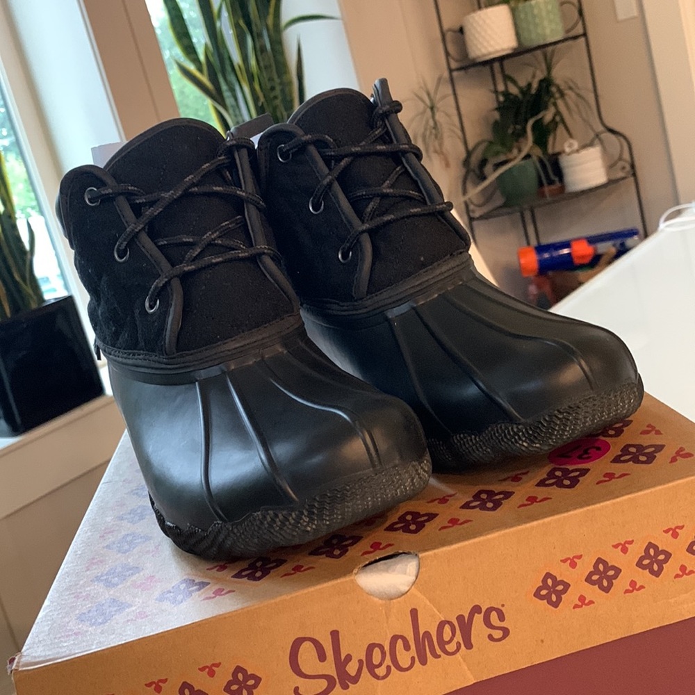 Sketchers duck boot